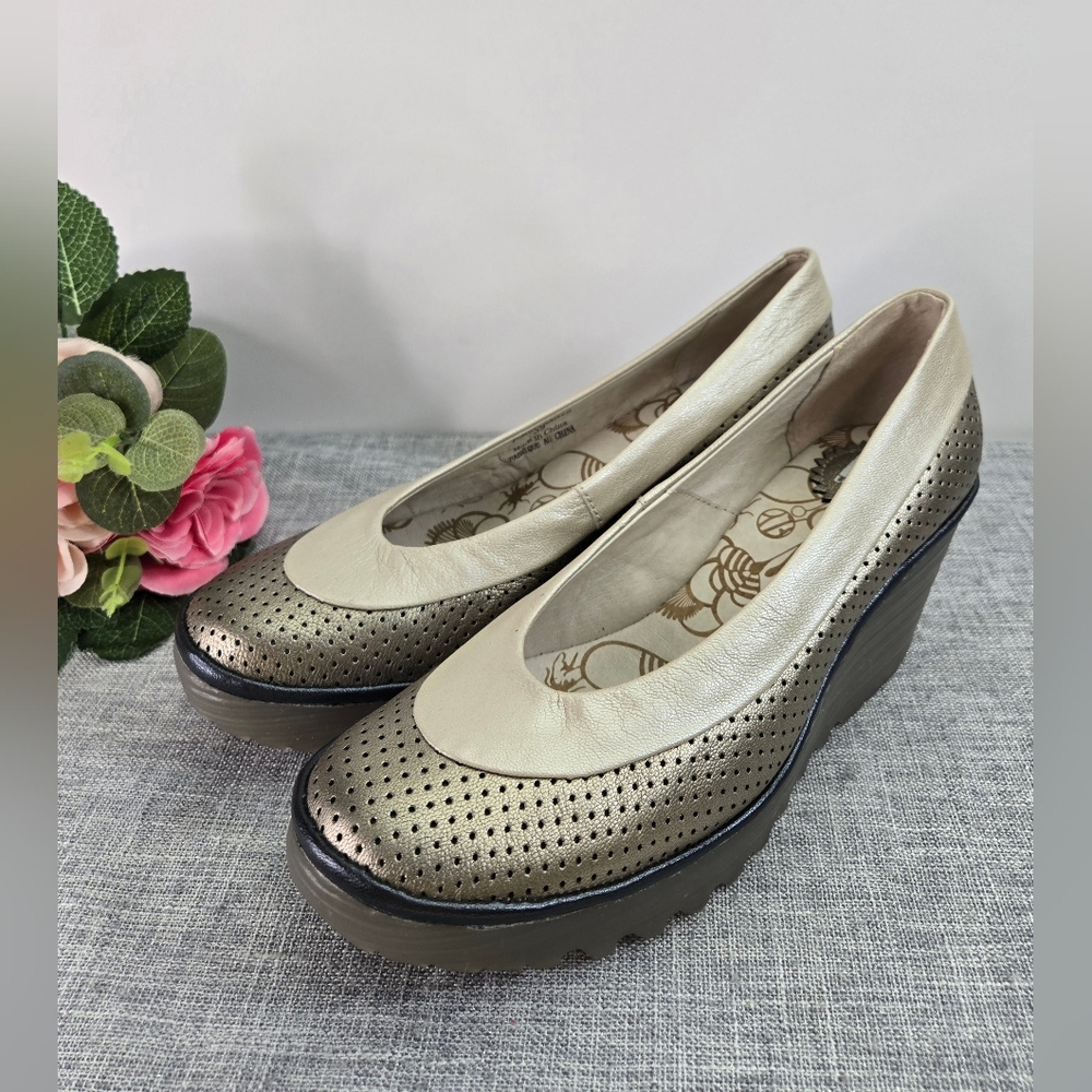 Fly London Yoko Perf Womens Sz 39 EU 8.5 US Slip On Comfort Wedge Shoes Silver